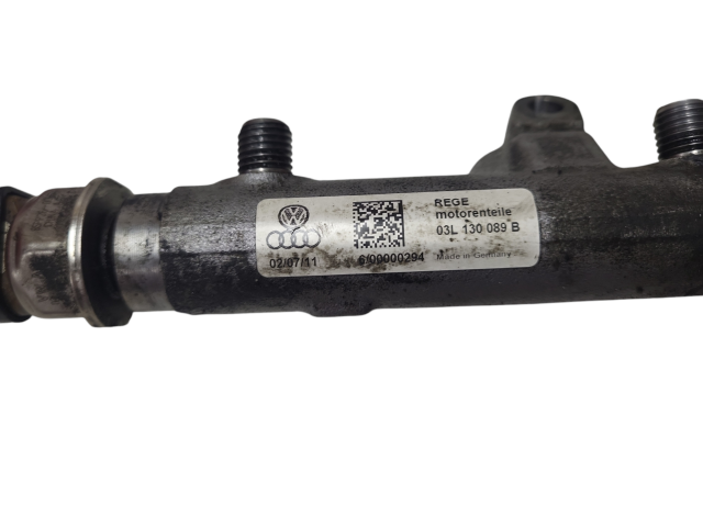 Топливная рампа 03L130089 Audi A3 S3 8P для двигателя CBBB