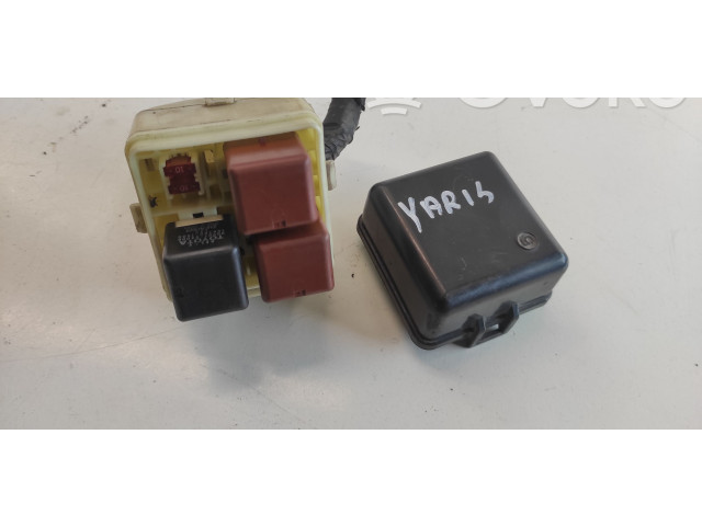   Pojistková skříňka 9098702016, 156701570   Toyota Yaris 2000