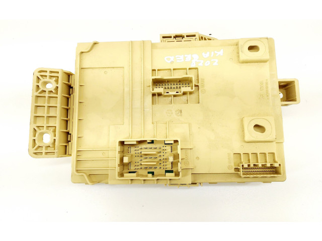 Блок предохранителей 91950J7101 KIA Ceed