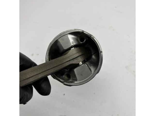 Píst Toyota Avensis T250 pro naftový motor 2.2 2AD