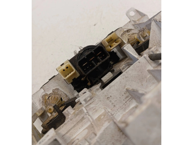 Блок управления климат-контролем    Mazda 323 F