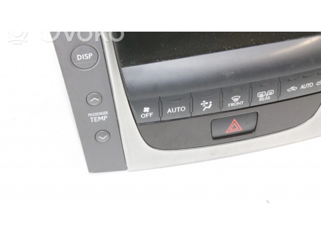 Радио/ проигрыватель CD/DVD / навигация