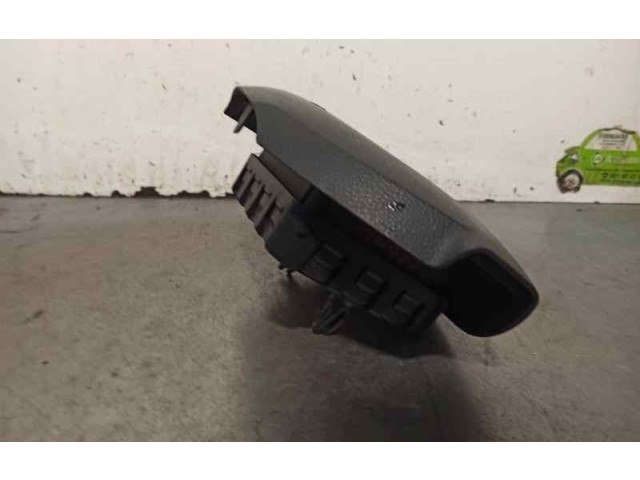 Подушка безопасности водителя 985105160R Dacia Lodgy