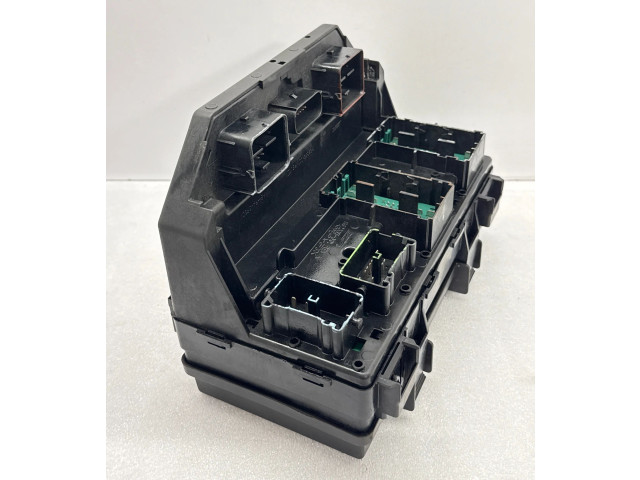 Блок предохранителей 04692288AH   Jeep Cherokee IV KK    