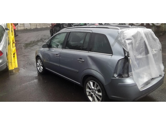 Pojistková skříňka Радио/ проигрыватель / навигация 13251048 Opel Zafira B 2006