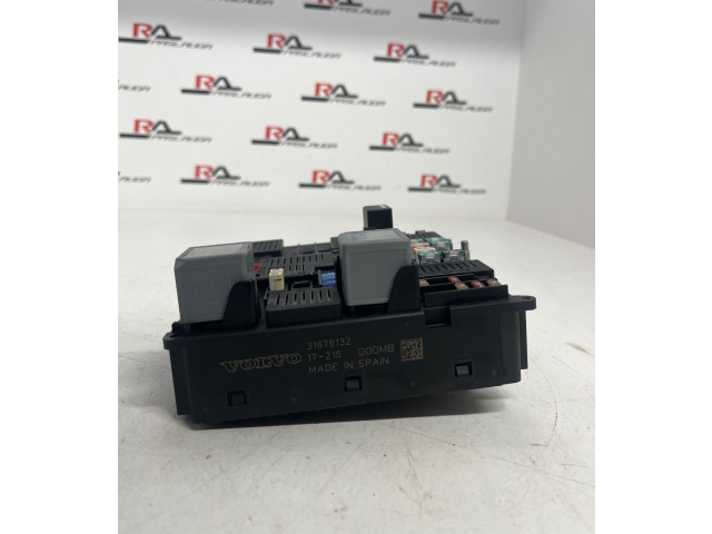 Блок предохранителей 31676132   Volvo XC90    