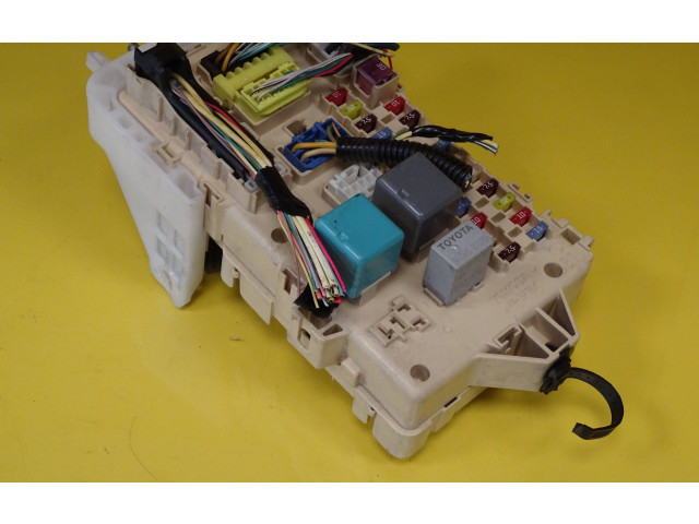 Блок предохранителей 89221-0F010, 892210F010 Toyota Corolla Verso AR10