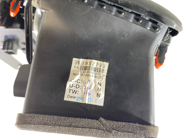 Радио/ проигрыватель CD/DVD / навигация