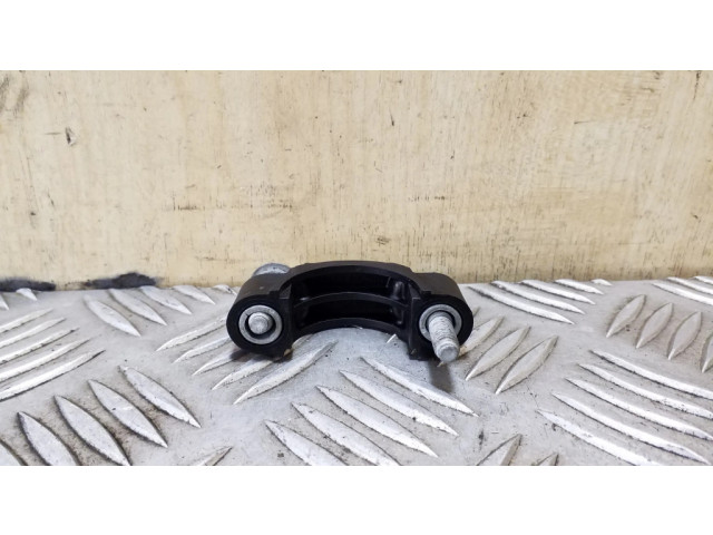 Другая деталь отсека двигателя