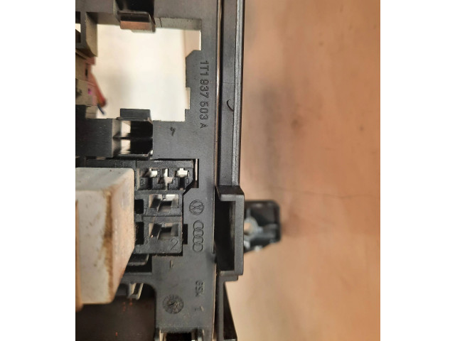 Блок предохранителей 1T1937503A Volkswagen Golf Plus