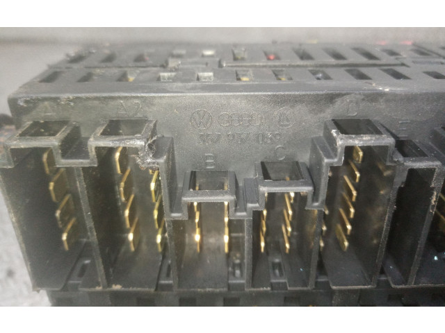 Блок предохранителей 357937039 Volkswagen Golf II
