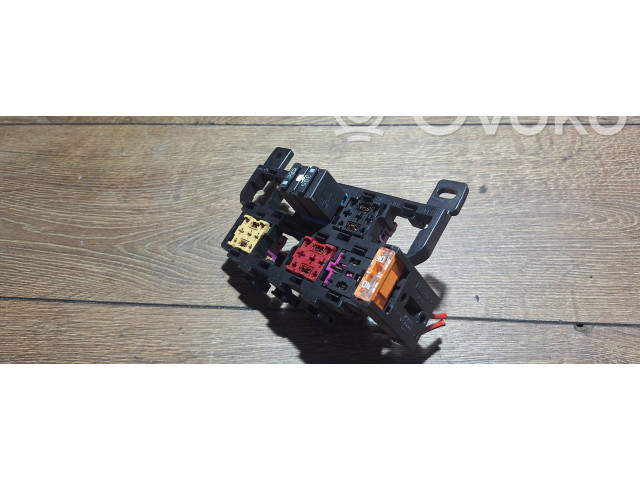 Блок предохранителей  4f0937503   Audi A6 S6 C6 4F    