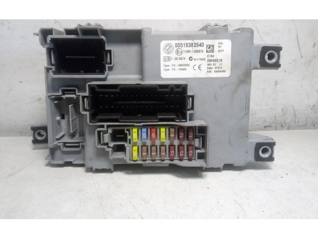 Блок предохранителей 00519383540   Opel Combo D    