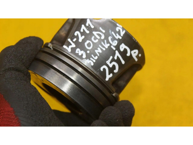 Píst Mercedes-Benz S W221