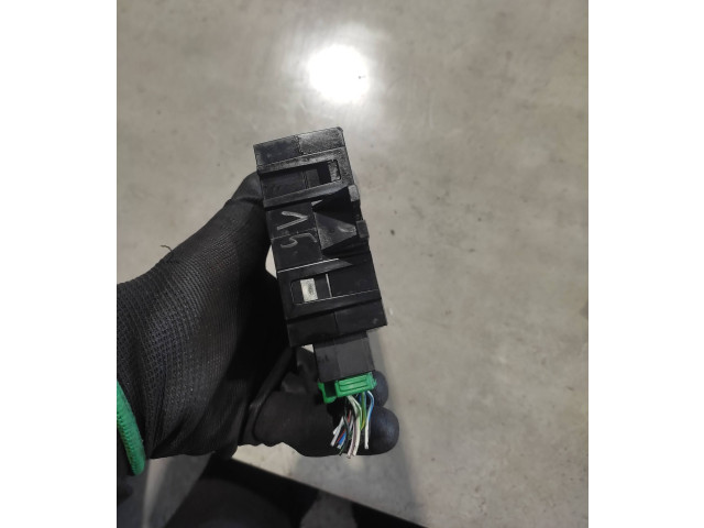 Pojistková skříňka 6N4T15B689AF, 9410463B Ford Focus 2009