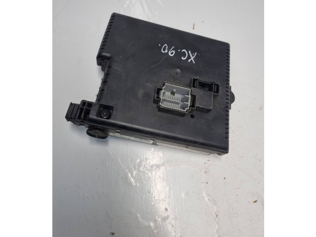 Блок предохранителей 8676391, 12217799   Volvo XC90    