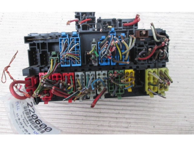 Pojistková skříňka Volkswagen PASSAT B3 1991