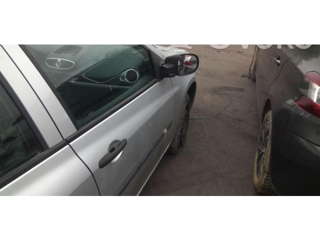 Ручка стеклоочистителей 8201590631 Renault Clio III