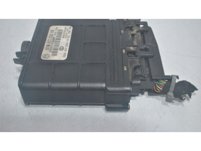 Блок управления коробкой передач 01M927733HR   Skoda Octavia Mk2 (1Z)
