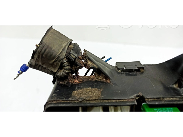 Блок предохранителей  8826332070, 1567001400   Toyota Prius (XW20)    