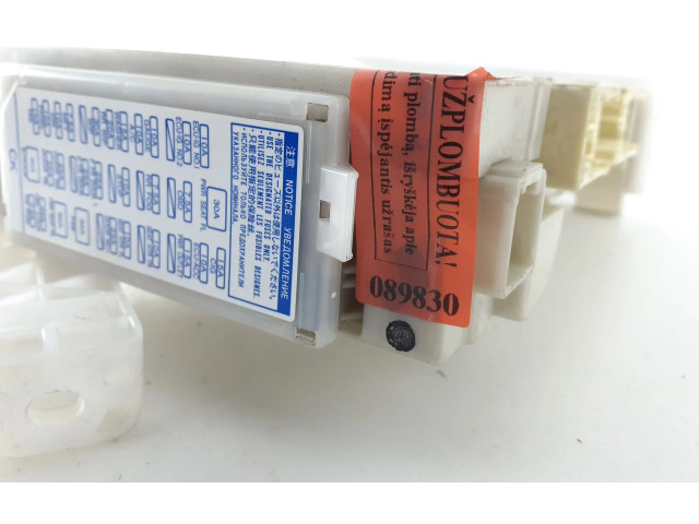 Pojistková skříňka 8273047550A Toyota Prius+ (ZVW40) 2015