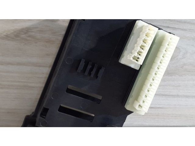 Другая деталь салона