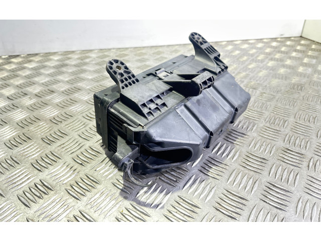 Přístrojová deska Toyota Previa (XR30, XR40) II 2002 8267228040