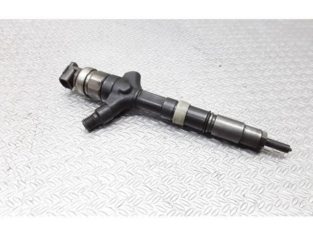 Vstřikovač 236700G010 Toyota Avensis T250 -