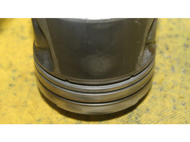 Поршень с шатуном Volvo S60