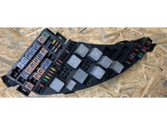 Блок предохранителей 2R8T14A003FB Jaguar S-Type