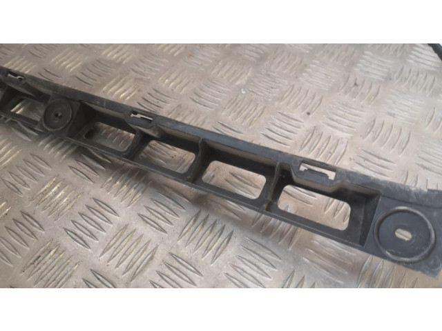 Задний держатель бампера