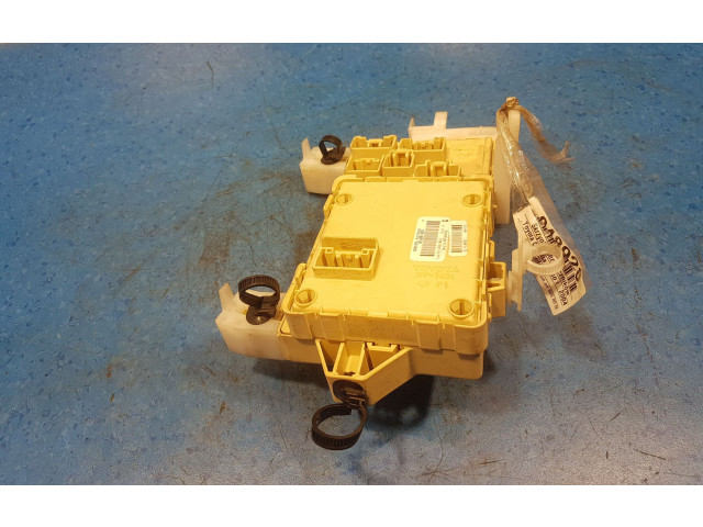 Блок предохранителей  89221-0F010, 89221-0F010   Toyota Corolla Verso E121    