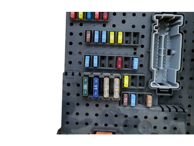 Блок предохранителей 30728512, 28017881   Volvo XC90    