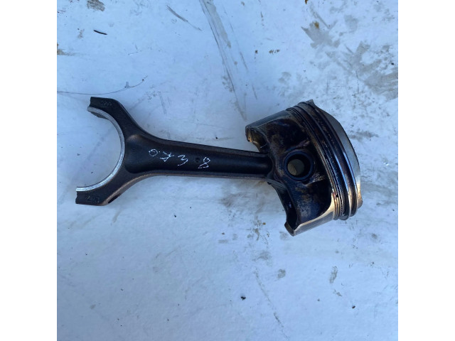 Píst 543 BMW 1 E81 E87 pro benzínový motor 2.0 N43B20A