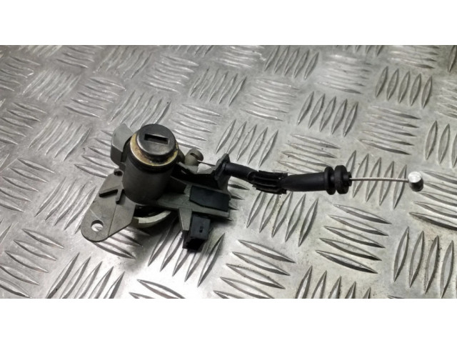 Замок задней крышки (наружный)