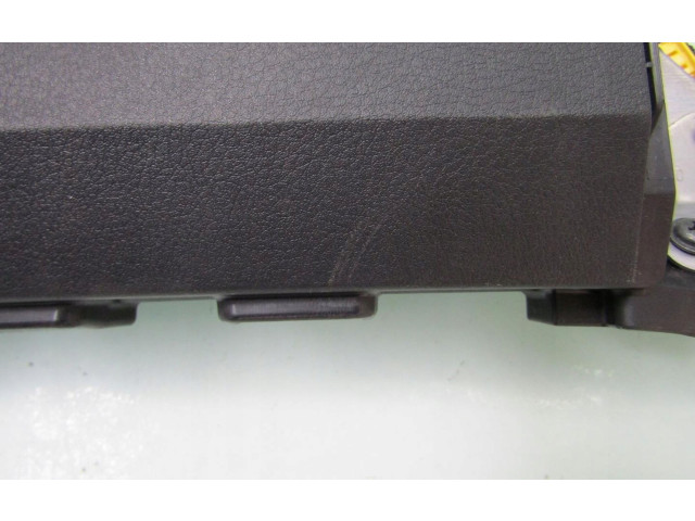 Подушка безопасности для колен Mazda 3