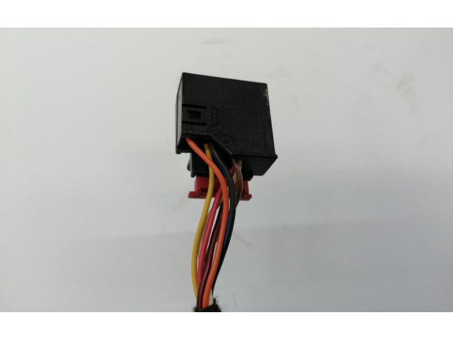 Зеркало электрическое Skoda Yeti (5L) 2009 - 2017 года