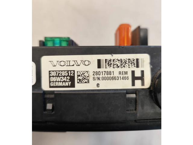 Блок предохранителей 30728512, 28017881   Volvo V70    