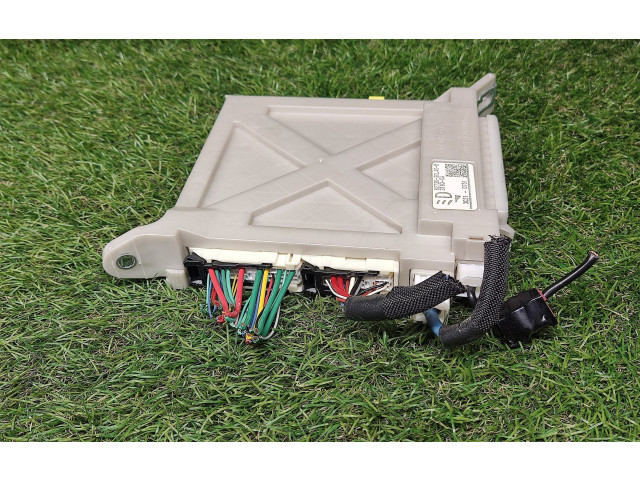 Pojistková skříňka 8273030L40B Lexus GS 250 350 300H 450H 2013