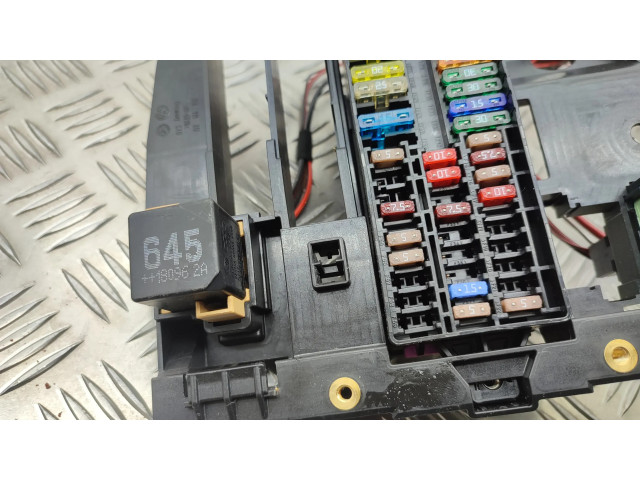 Pojistková skříňka Volkswagen Transporter - Caravelle T6 2018