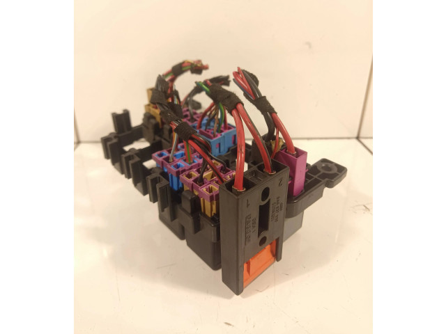 Pojistková skříňka 8a0937530 Audi A6 S6 C6 4F 2007