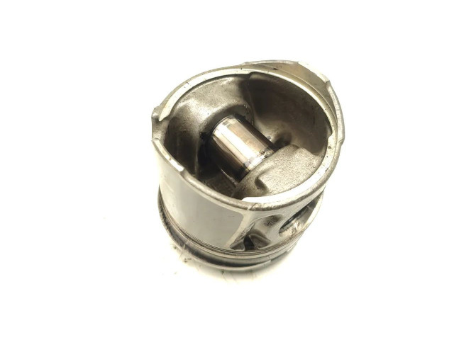  Поршень D4204T D4204T  Volvo V70  