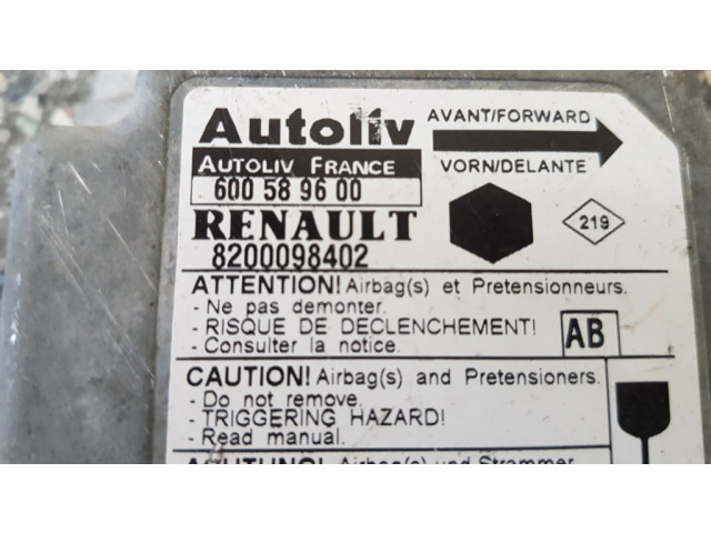 Блок подушек безопасности 8200098402   Renault Megane I