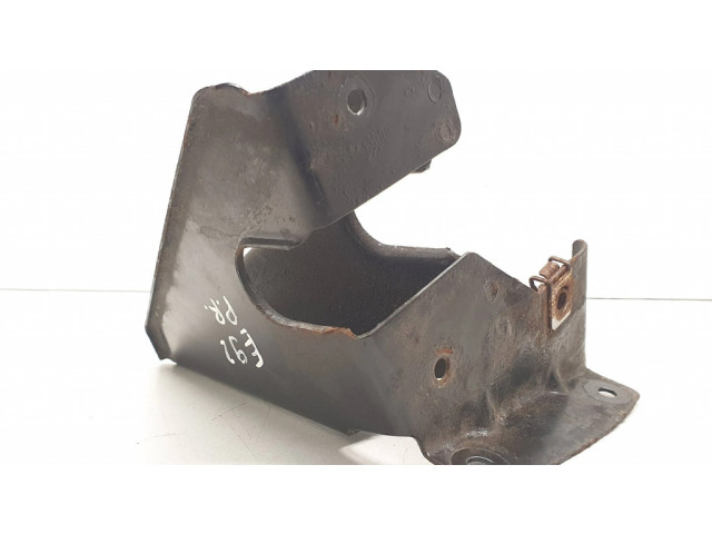 Замок капота двигателя