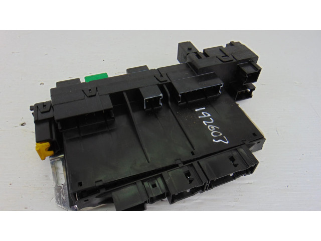 Pojistková skříňka A2305450932 Mercedes-Benz SLK AMG R171 2001