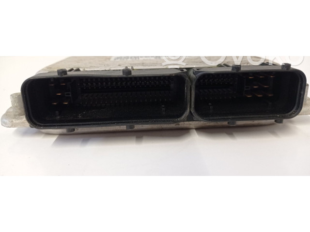 Блок управления двигателя 8N0906018A   Audi TT Mk1