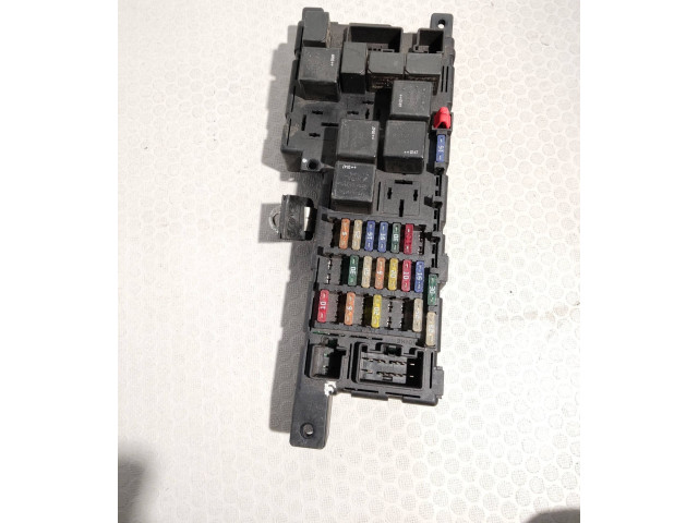 Блок предохранителей 8637841, 518717004   Volvo S80    
