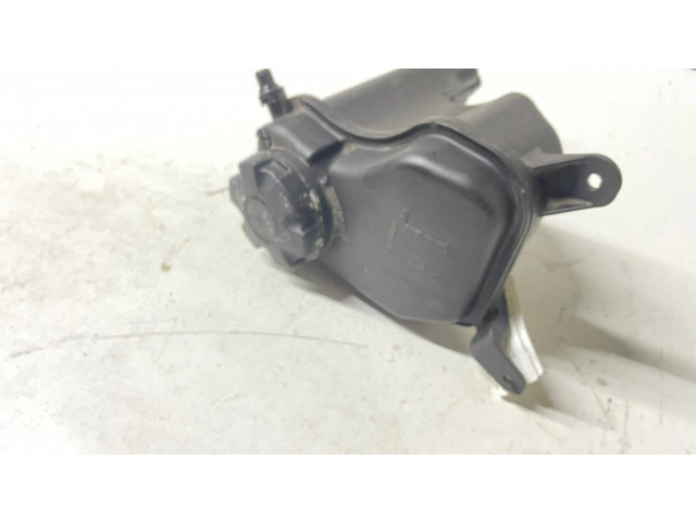 Расширительный бачок охлаждающей жидкости    