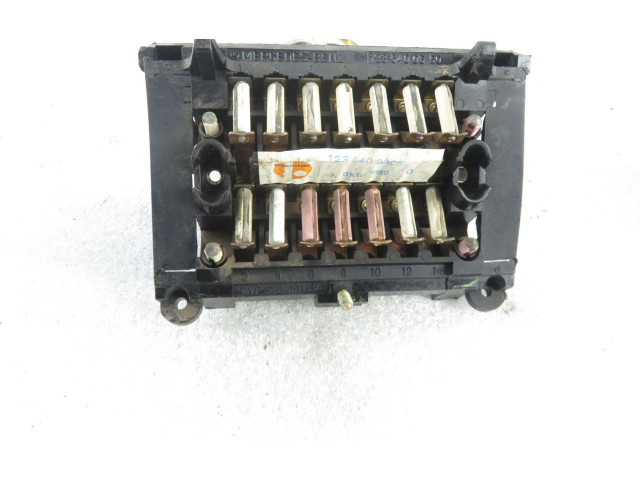 Блок предохранителей  1235400082, 1235400082   Mercedes-Benz W123    