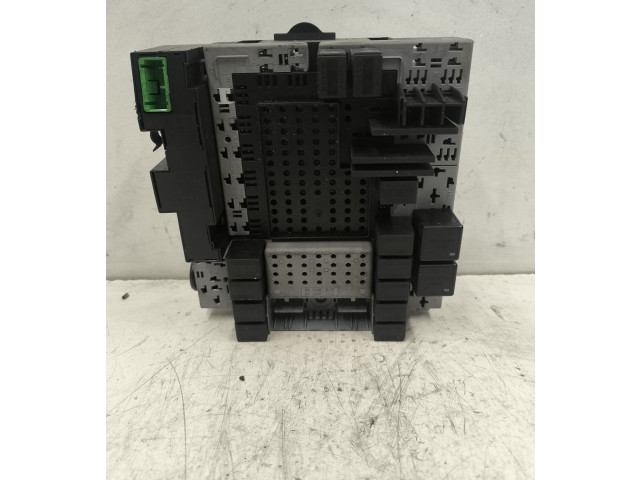 Блок предохранителей  9452552   Volvo S80    